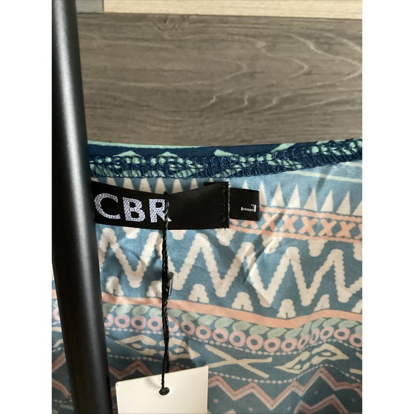 Chic Boutique Rose Floral Sexy V Neck Blouse Size Large With Flare Sleeves - Picture 2 of 9